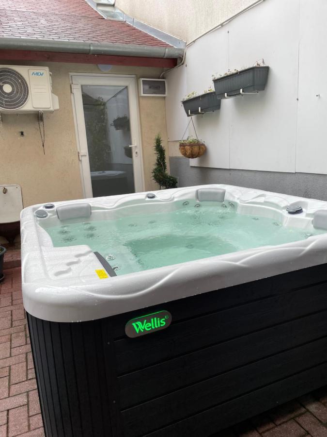 Nyil Apartman Wellnes Debrecen Exteriör bild