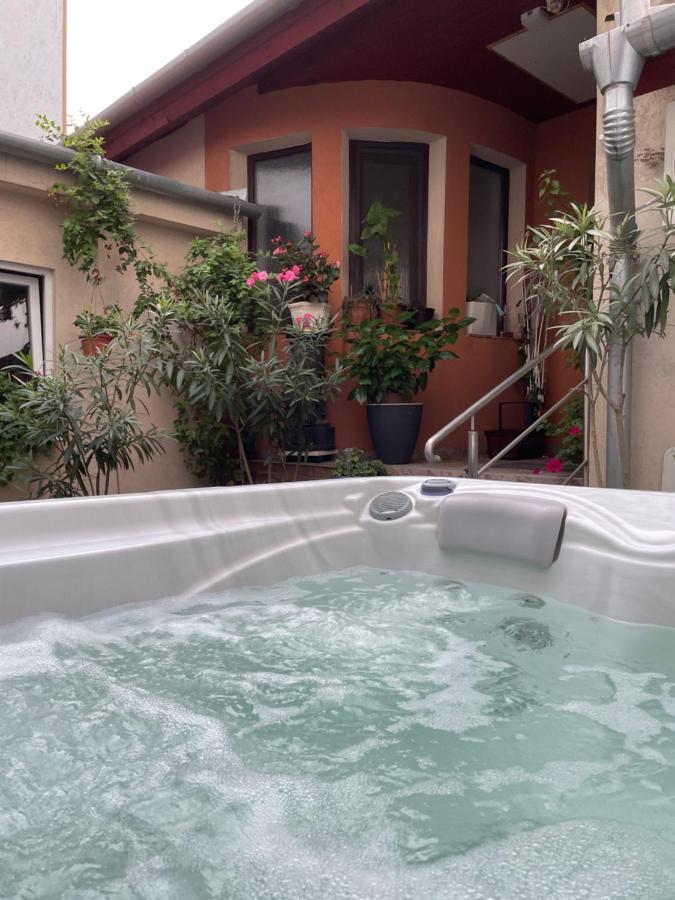 Nyil Apartman Wellnes Debrecen Exteriör bild