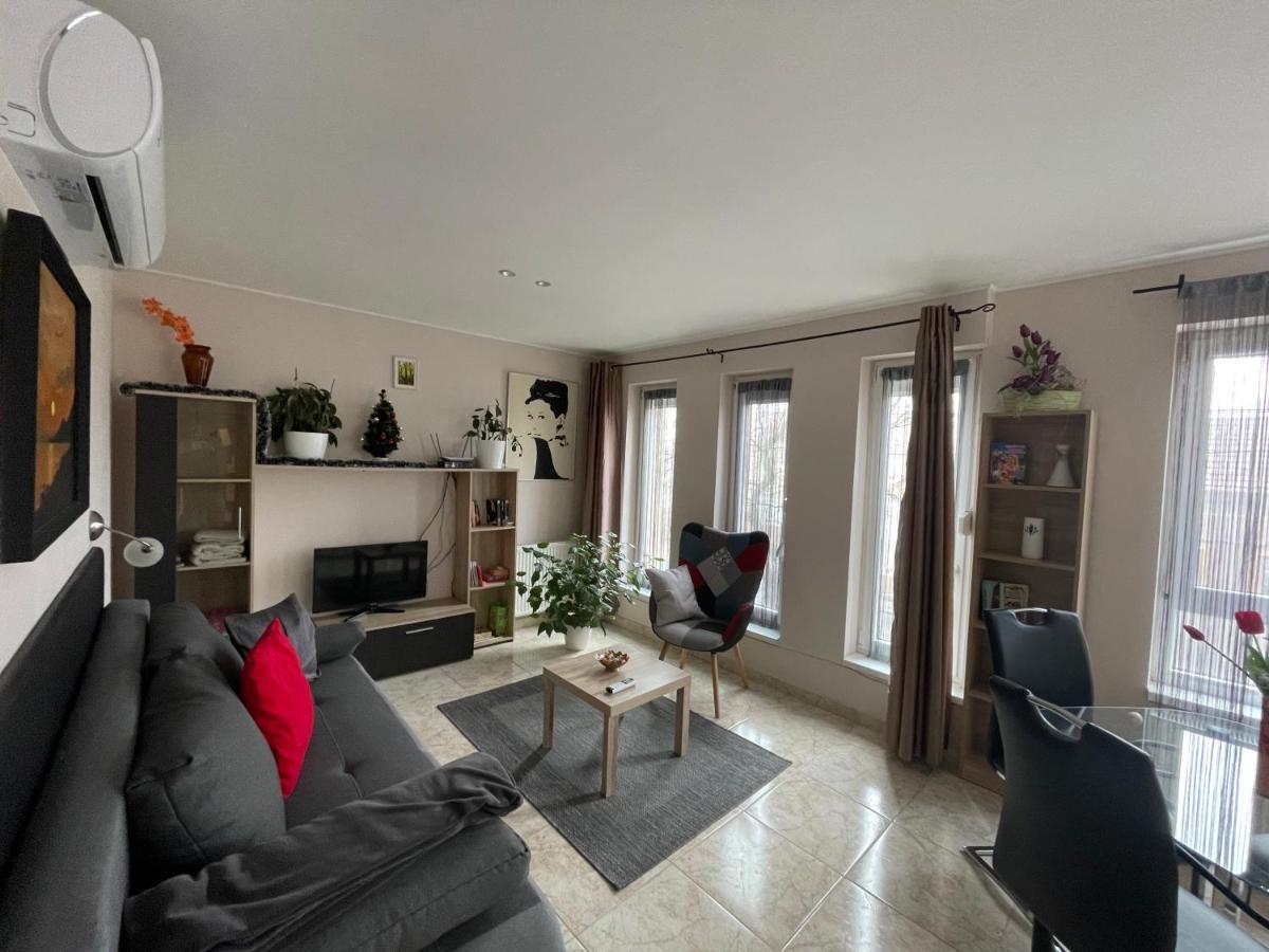 Nyil Apartman Wellnes Debrecen Exteriör bild