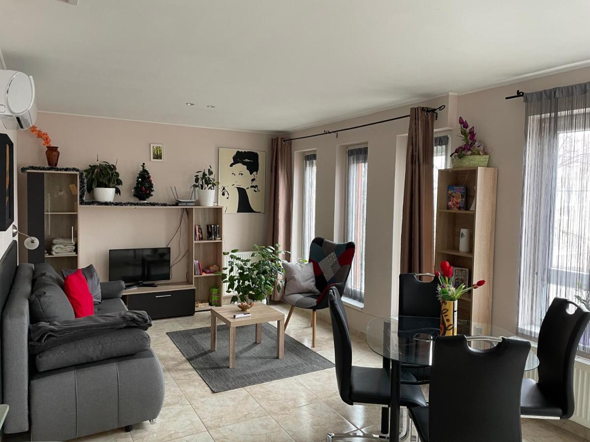 Nyil Apartman Wellnes Debrecen Exteriör bild